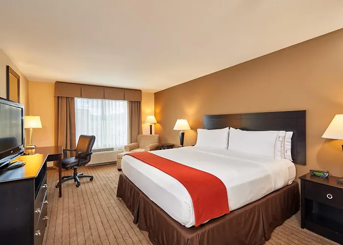 Holiday Inn Express & Suites El Paso Airport By Ihg