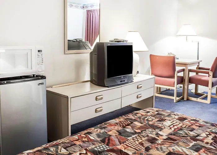 Rodeway Inn & Suites