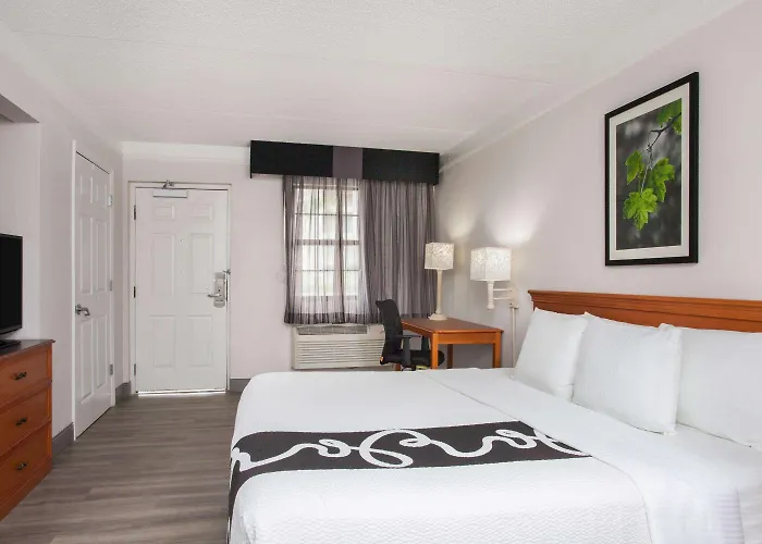 Baymont By Wyndham Fort Myers Central