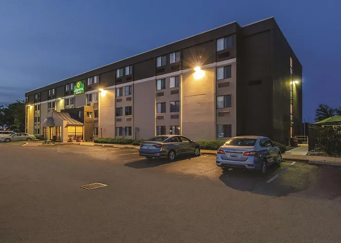 La Quinta By Wyndham Warwick Providence Airport