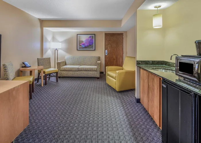La Quinta By Wyndham Naples Downtown
