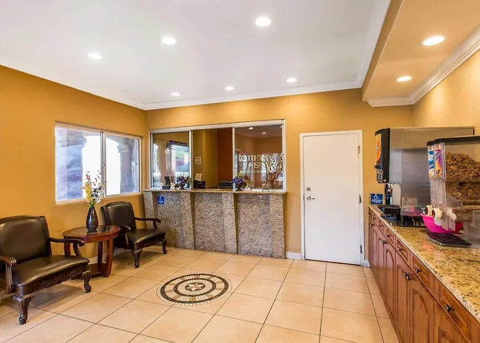 Rodeway Inn & Suites Corona
