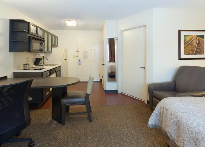 Sonesta Simply Suites Detroit Ann Arbor