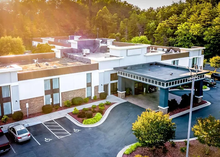 Best Western Plus Yadkin Valley Inn & Suites