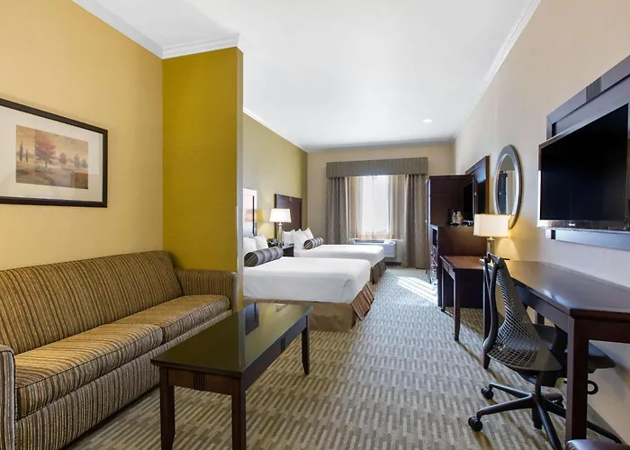 The Oaks Hotel & Suites