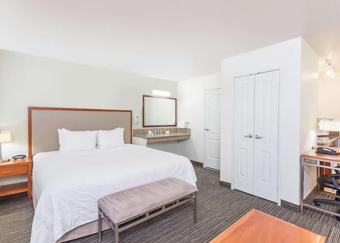 Hawthorn Suites