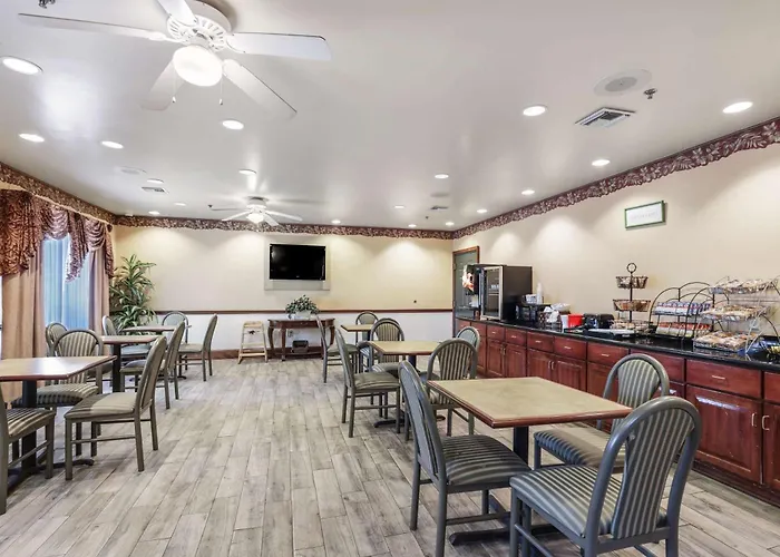 Econo Lodge Inn & Suites Marianna South