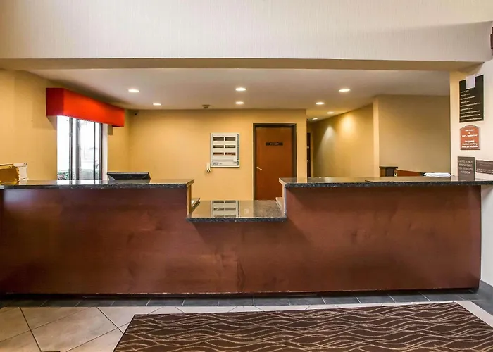 Econo Lodge Inn & Suites Monroe