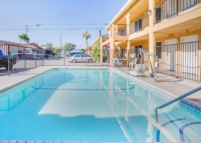 Econo Lodge Inn & Suites Lodi - Wine Country Area