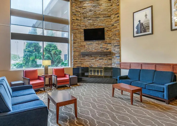 Comfort Inn Lansing West