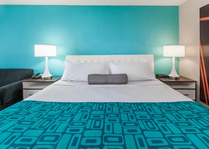 Howard Johnson By Wyndham Romulus Detroit Metro Airport