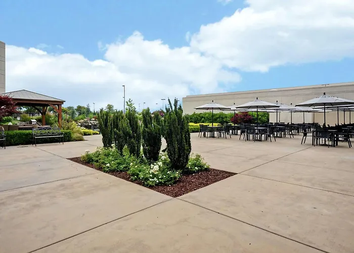 Doubletree By Hilton Pleasanton At The Club