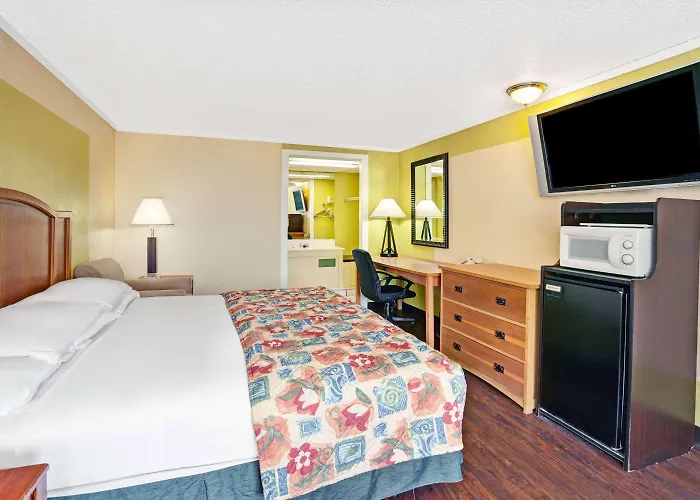 Knights Inn - Madison Heights