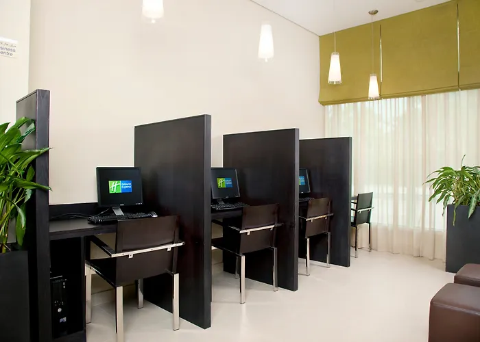 Holiday Inn Express Dubai Airport By Ihg