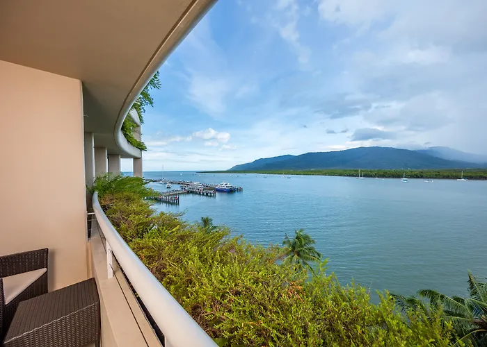 Hilton Cairns