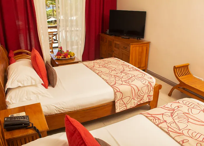 Le Peninsula Bay Beach Resort & Spa