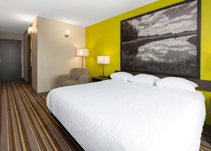 Super 8 By Wyndham Winnipeg East Mb