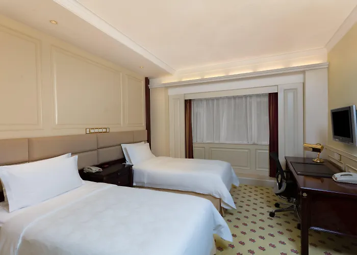 Crowne Plaza Landmark Shenzhen: Border-Close Retreat with Heated Pool