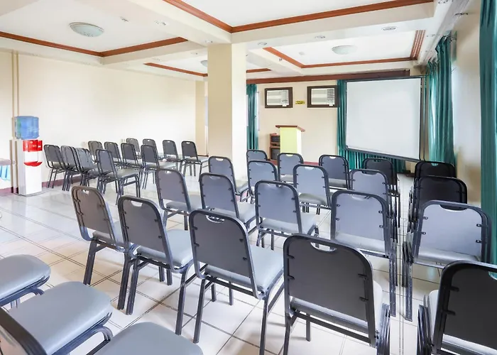 Oyo 210 Apple Tree Suites