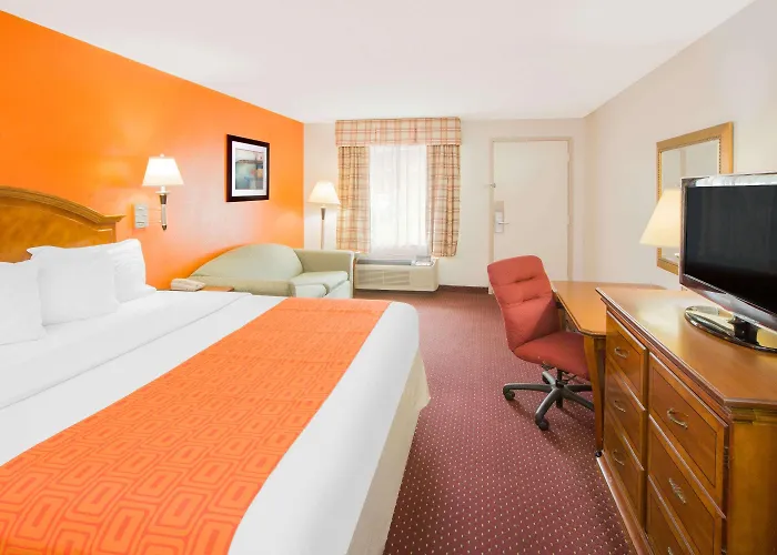 Howard Johnson By Wyndham Dothan