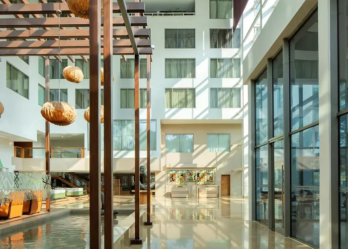 Radisson Blu Plaza Hotel Hyderabad Banjara Hills