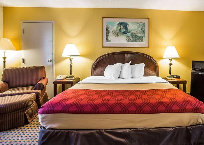 Econo Lodge Inn & Suites Carrollton