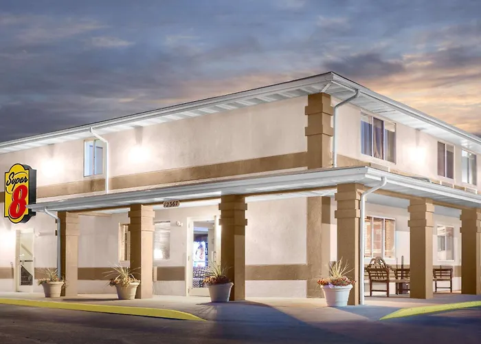 Super 8 By Wyndham Richlands/Claypool Hill Area