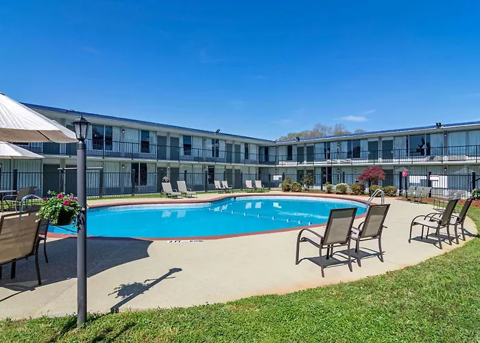Quality Inn & Suites Cartersville South
