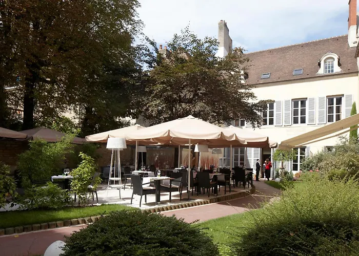 Maison Philippe Le Bon Hotel, Restaurant & Bar Le 19