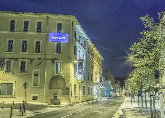 KYRIAD ORANGE Centre Ville - HOTEL RESTAURANT BAR - Galerie d'Art des Princes - Provence Alpes Côte'Azur - France - AUTOROUTE A7-A9 - exit21- Châteauneuf-du-Pape Avignon Bollene Nimes Valence - Terrasse - Repas - Petit Déjeuner