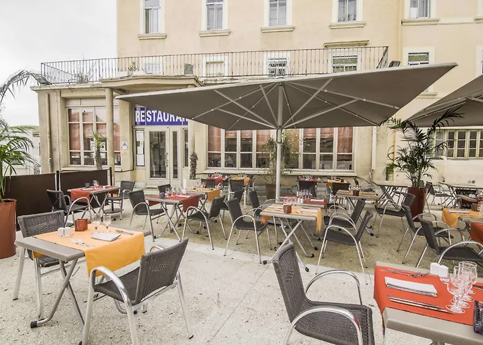 KYRIAD ORANGE Centre Ville - HOTEL RESTAURANT BAR - Galerie d'Art des Princes - Provence Alpes Côte'Azur - France - AUTOROUTE A7-A9 - exit21- Châteauneuf-du-Pape Avignon Bollene Nimes Valence - Terrasse - Repas - Petit Déjeuner