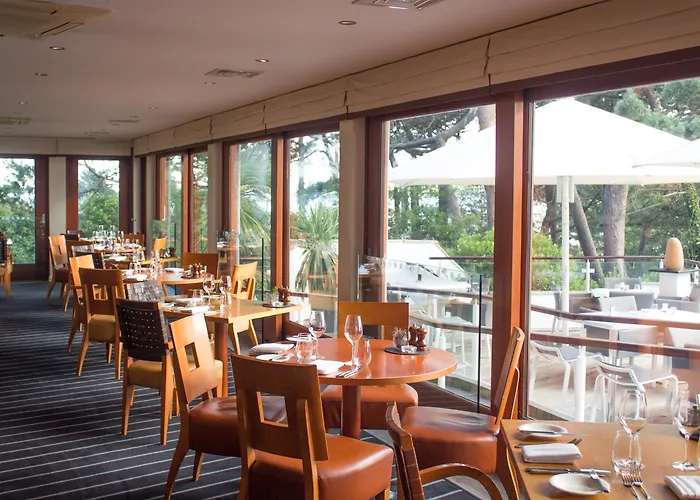 Harbour Heights Hotel