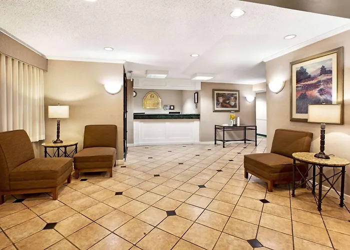 La Quinta Inn By Wyndham Detroit Canton