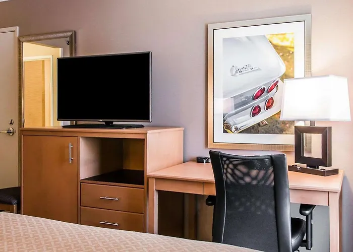 Quality Inn & Suites Warren - Detroit