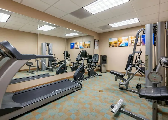 Comfort Inn & Suites Northeast - Gateway
