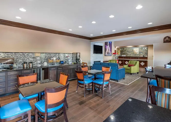 Comfort Inn & Suites Cincinnati Uptown Clifton