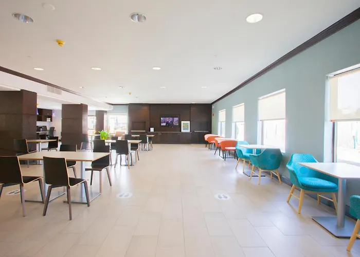 Holiday Inn & Suites Spring - The Woodlands