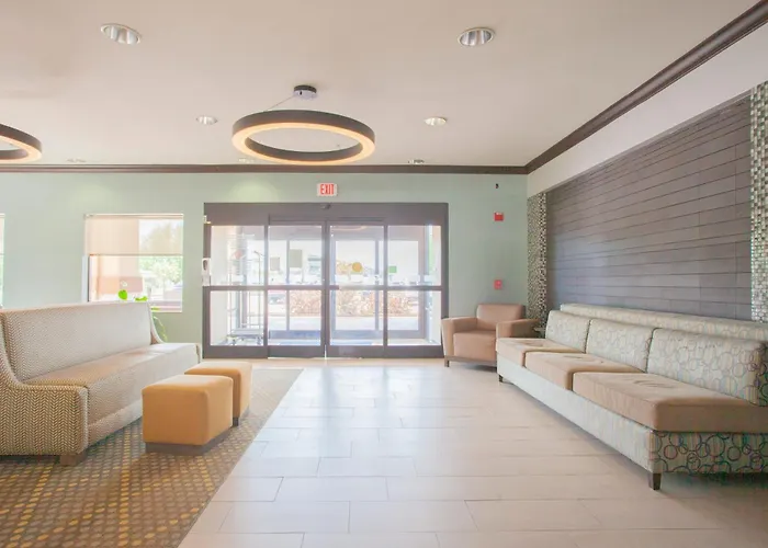 Holiday Inn & Suites Spring - The Woodlands