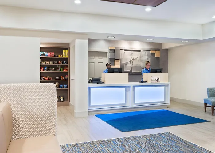 Holiday Inn Express & Suites - Columbus Airport East By Ihg