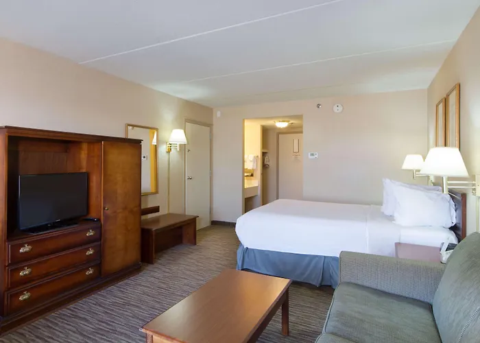 Comfort Inn & Suites Buffalo Airport
