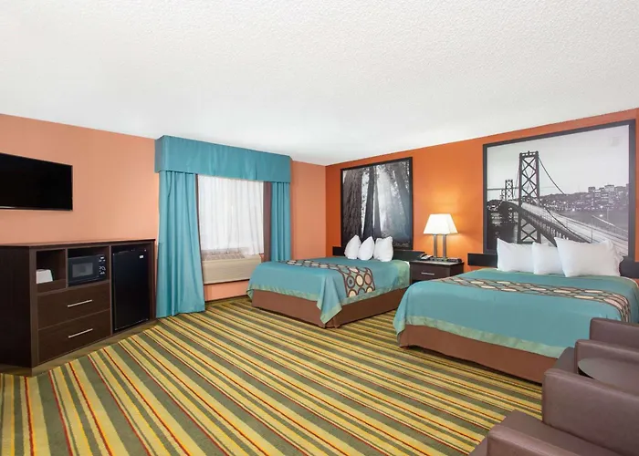 Super 8 By Wyndham Chico