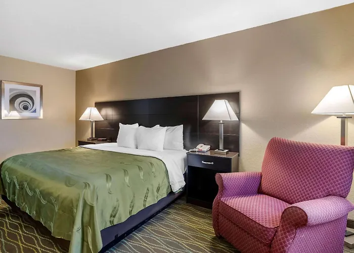 Quality Inn & Suites Des Moines - Merle Hay Road