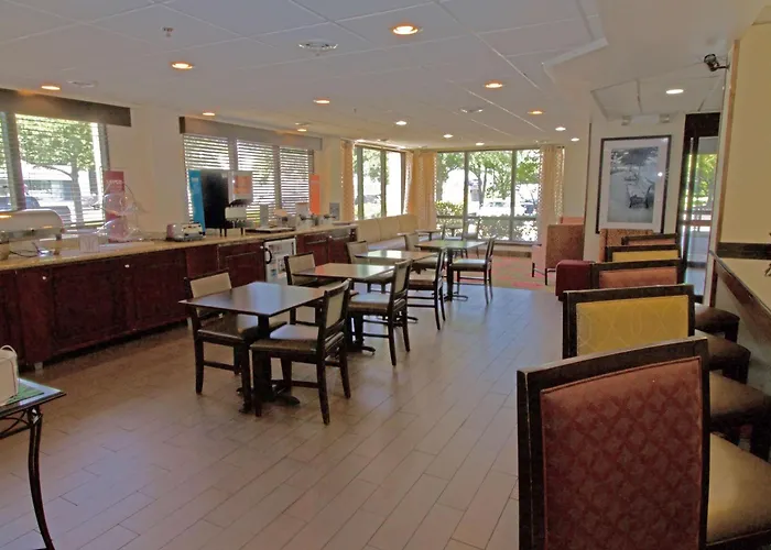 Hampton Inn Norfolk/Chesapeake - Greenbrier Area