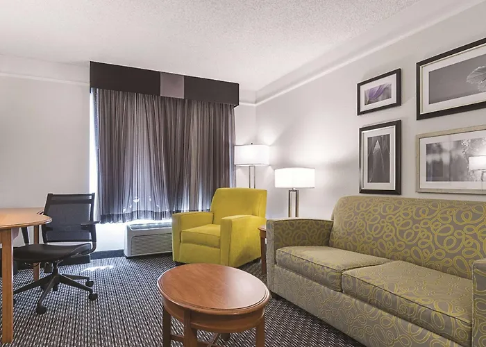 La Quinta Inn & Suites By Wyndham University Area Chapel Hill