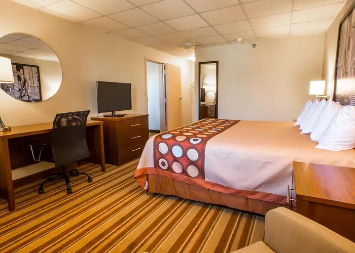 Super 8 By Wyndham State College