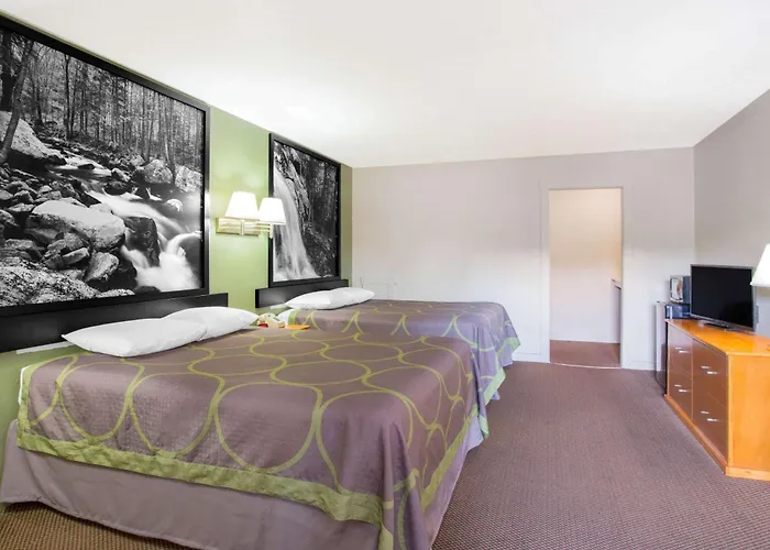 Super 8 By Wyndham Christiansburg