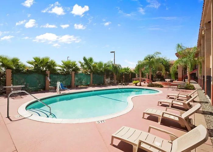 Super 8 By Wyndham Indio
