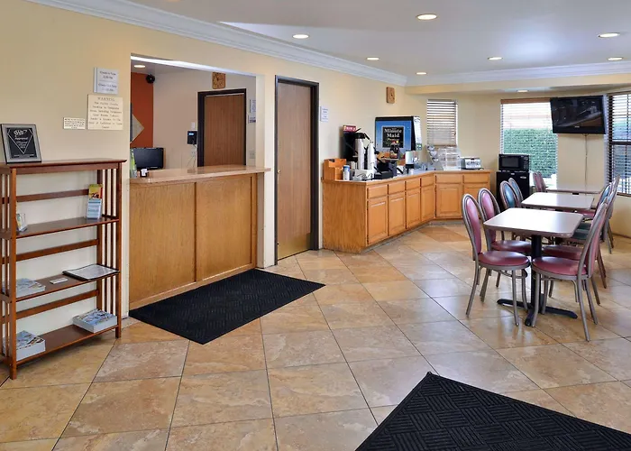 Econo Lodge Inn & Suites Corning Travel Center