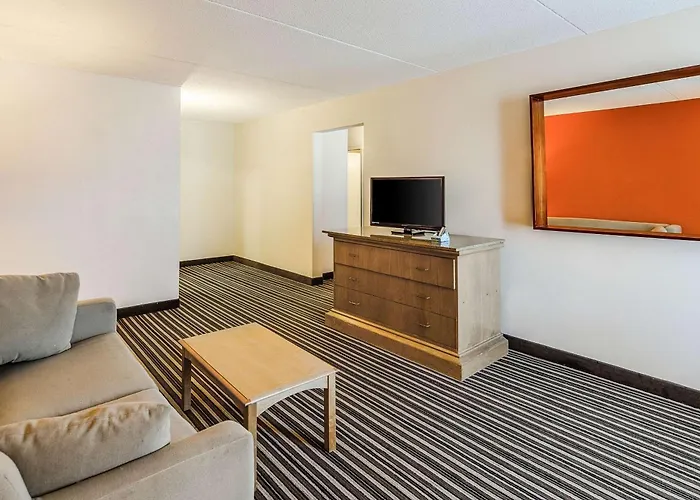 Econo Lodge Inn & Suites Norton - Wise South