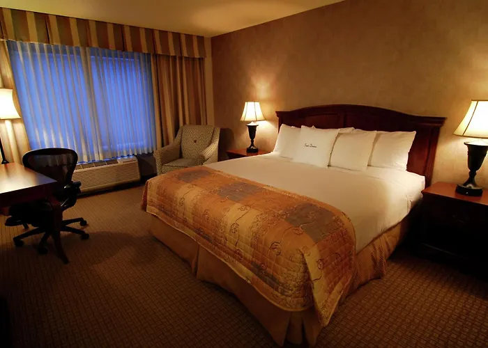 Doubletree By Hilton Milwaukee/Brookfield